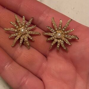 Elegant Gold and Pearl Sunburst broach pair